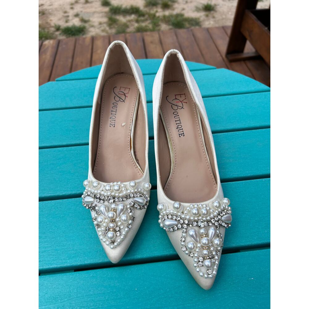 White Satin Pointed Toe Wedding Shoes Pearl Crystal Embellished Size 8.5